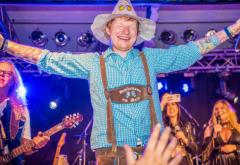 Cu cât s-a vândut halba de bere din care a băut  Ed Sheeran: „Vom lua ADN-ul şi-l vom clona”