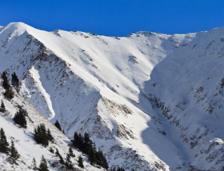 E risc mare de avalanșă în Munții Bucegi 