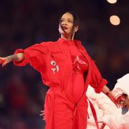  VIDEO | Rihanna e însărcinată din nou și a făcut anunțul la cel mai tare show, Super Bowl 