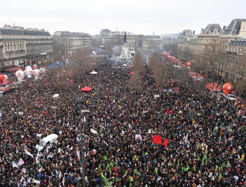 Franța este blocată și astăzi de greve