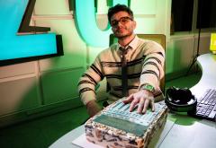 Zona de Confort cu Vlad Drăgulin împlinește 1 an: „Era atât de multă nevoie de o emisiune venită dintr-o perioadă romantică a radioului”