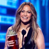 Jennifer Lopez va lansa un album solo după o pauză de 9 ani
