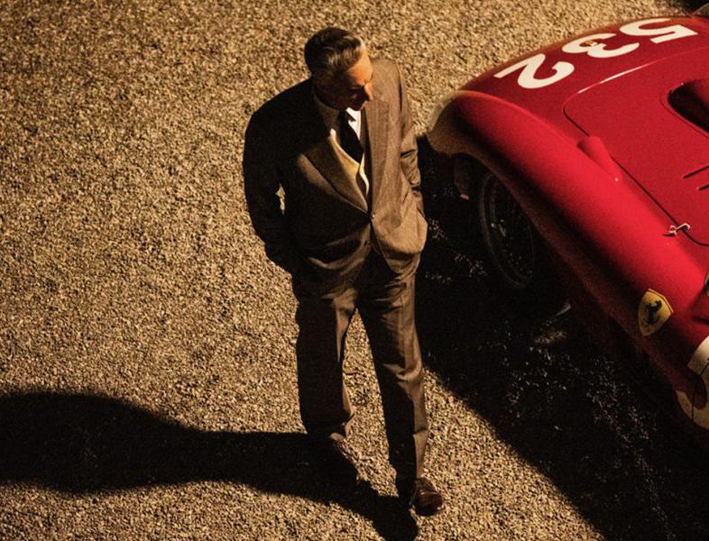 A apărut primul trailer al filmului „Ferrari” cu Adam Driver în rolul principal
