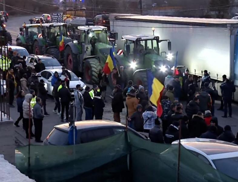 Protestele fermierilor și transportatorilor continuă, în timp ce o nouă rundă de negocieri are loc, astăzi, la Ministerul Agriculturii.