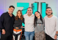 Surpriză de ziua lui CUZA | Tavi Colen și Emma de la ZU i-au cântat live piesa „Numai una”