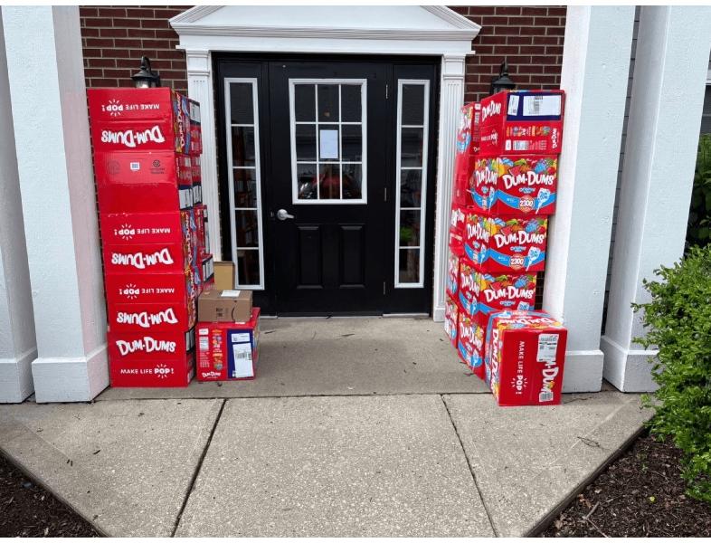 Un „carnaval” dulce de 4.200 de dolari: un băiețel din Kentucky a comandat 70.000 de acadele de pe telefonul mamei