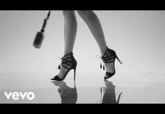 Ellie Goulding - Something In The Way You Move | VIDEOCLIP + VERSURI