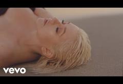 Christina Aguilera - Twice | PIESĂ NOUĂ