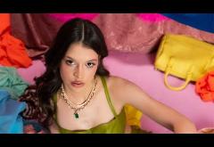 Cleopatra Stratan - Eu cu ce mă îmbrac? | videoclip
