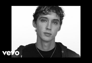 Troye Sivan - One of Your Girls | videoclip